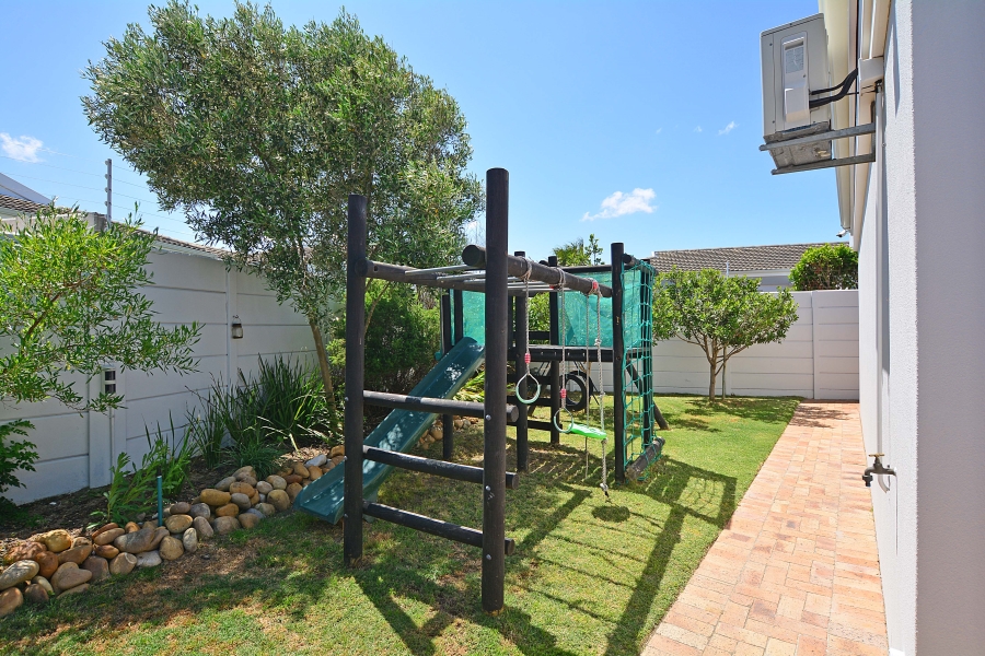 3 Bedroom Property for Sale in Sunningdale Western Cape